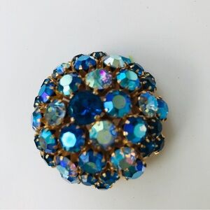Vintage 1960s dome brooch.